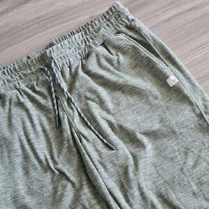 NWOT Avalanche Outdoor Supply Jogger Women's Size Large Willow Ultra Soft Green